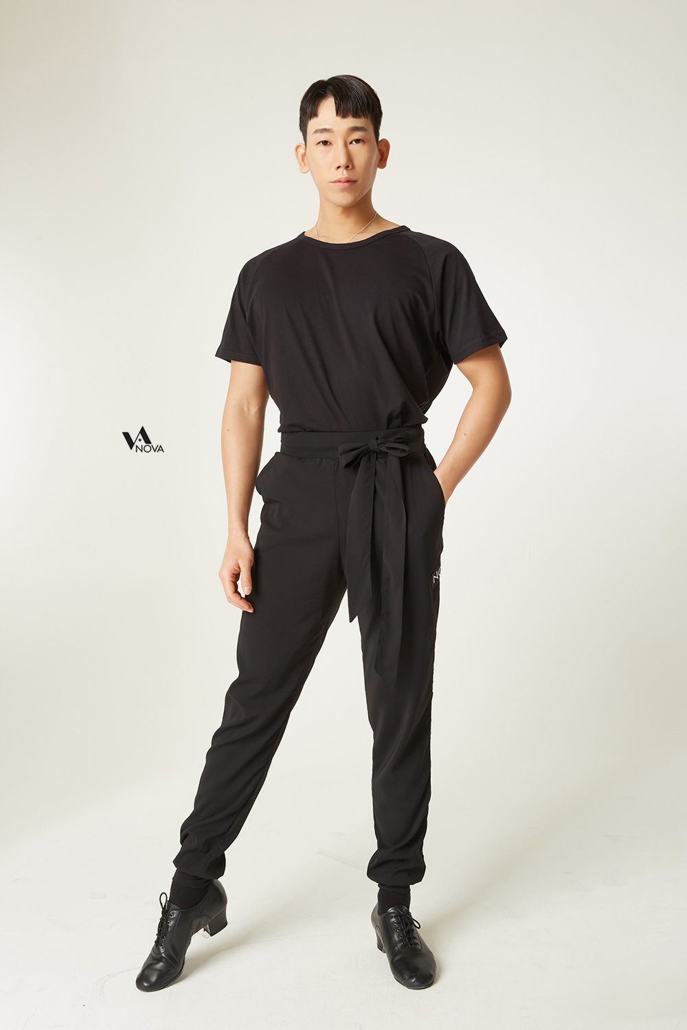 Roundneck Long Black T-shirt